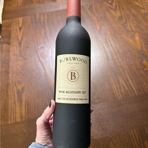 Burlwood Cellars Wine Accessory Set